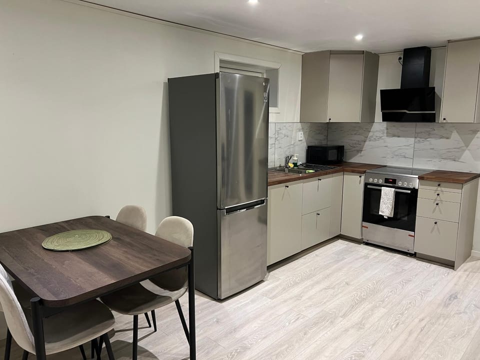 Kitchen or kitchenette, Dining area, dishwasher, minibar, pet friendly, stove, toaster