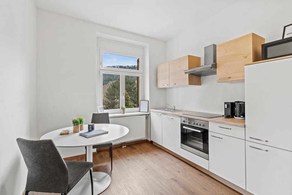 Coffee/tea facilities, Kitchen or kitchenette, Dining area, minibar, oven, pet friendly, stove, toaster