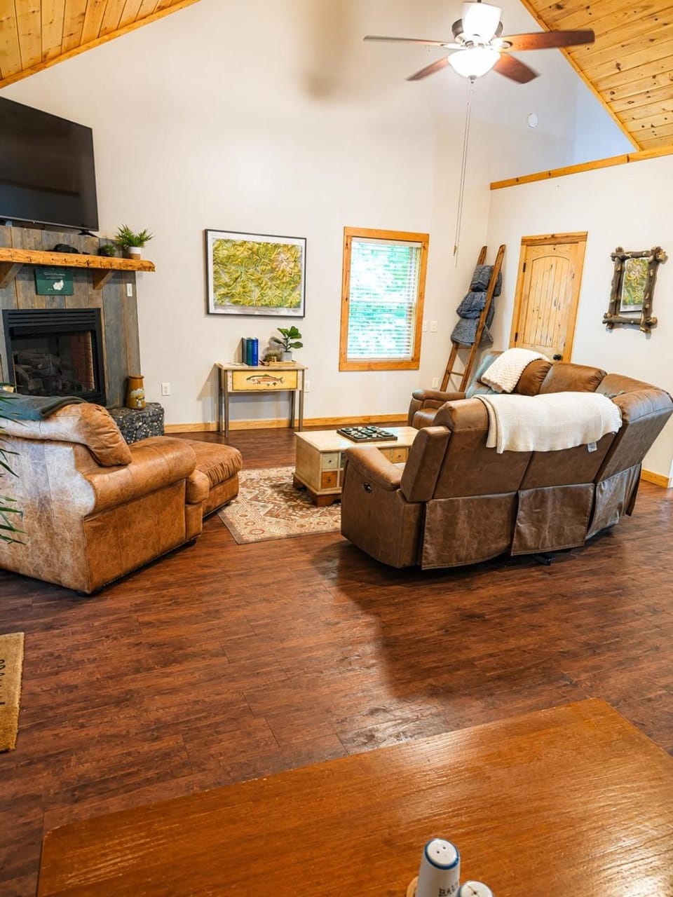 Nantahala Nook, cabin w/hot tub,game room, & wifi Cabin in Stecoah