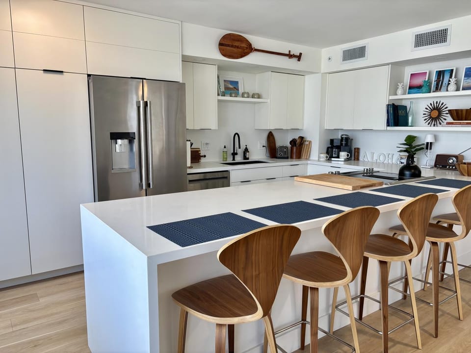 Waikiki Getaway Penthouse Suite condo Apartment in Honolulu