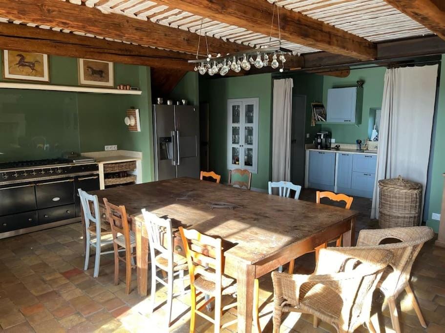 Spacieux Mas Provençale House in Provence-Alpes-Côte d'Azur