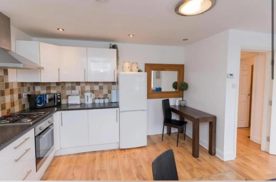 Birmingham City Apartments-Free Secure Parking HS2 Contractors - NEC - Birmingham Airport - BCU & Aston University - Heartland Hospital - Jaguar - Star City Apartment in Birmingham