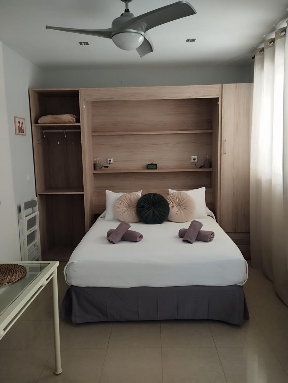 Bed, Photo of the whole room