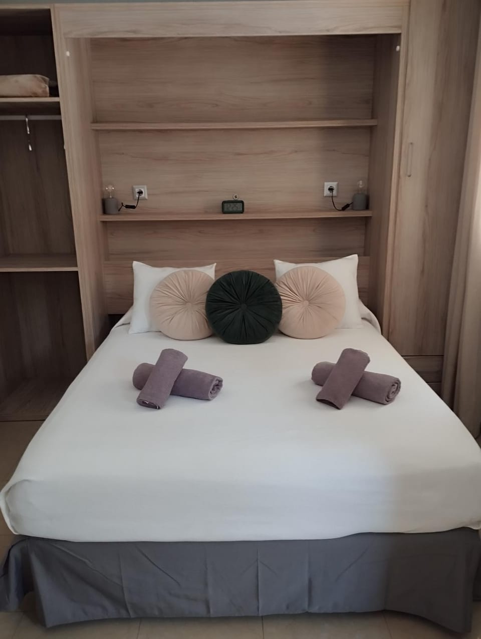 Bed, Photo of the whole room