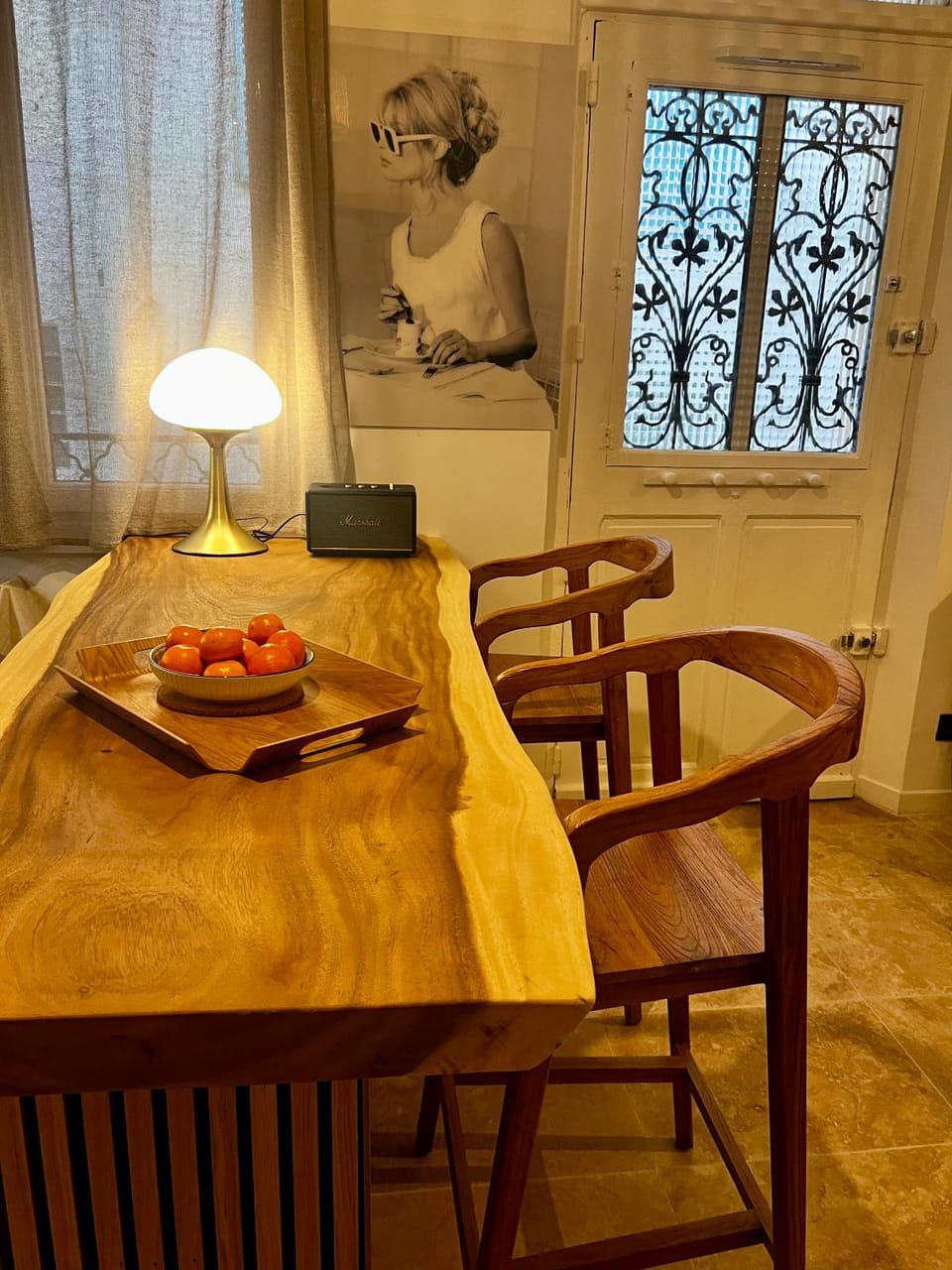 Seating area, Dining area