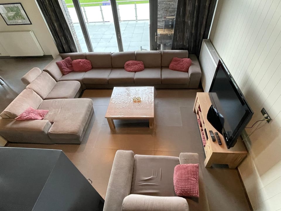 TV and multimedia, Seating area