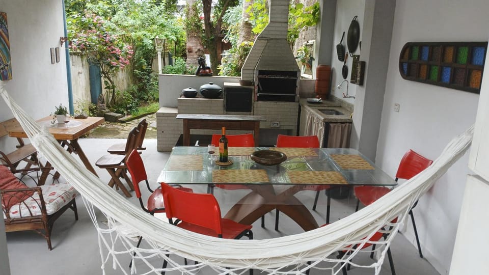 Muito espaço e natureza no meio da cidade House in Santos