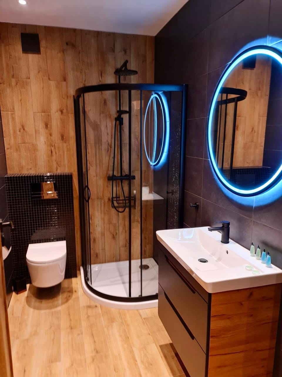 Shower, Toilet, Bathroom