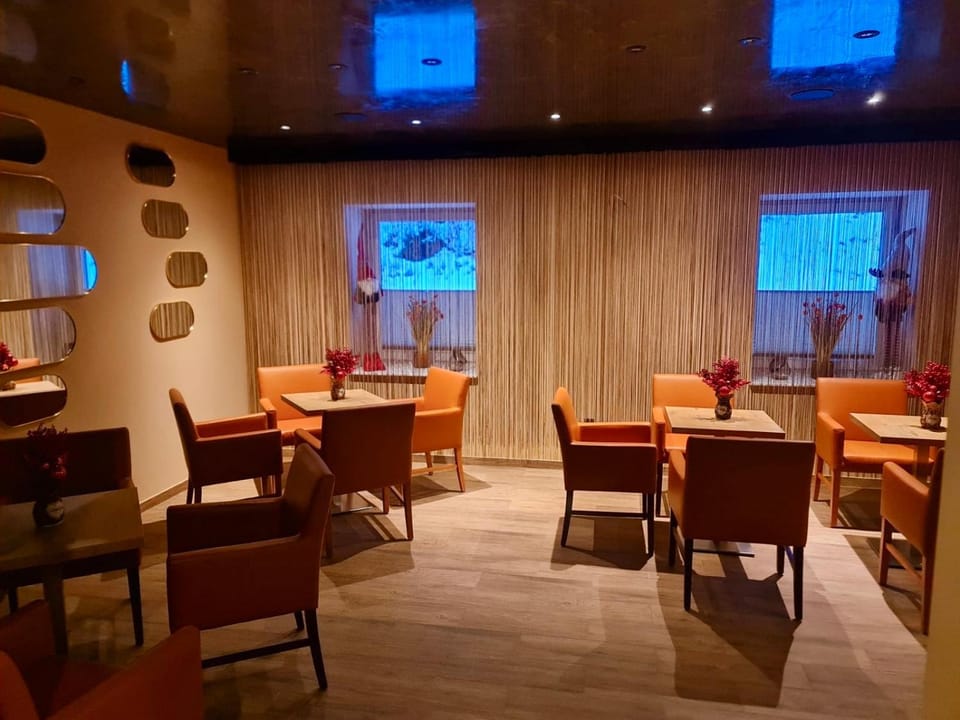 Dining area, Breakfast