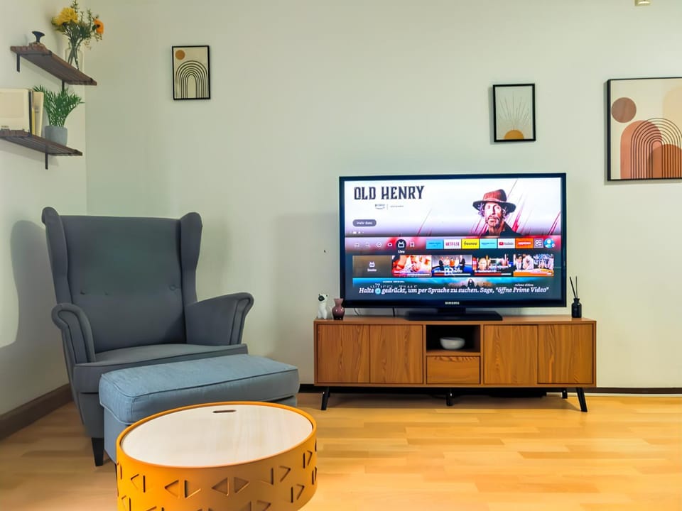 Communal lounge/ TV room, TV and multimedia, Living room