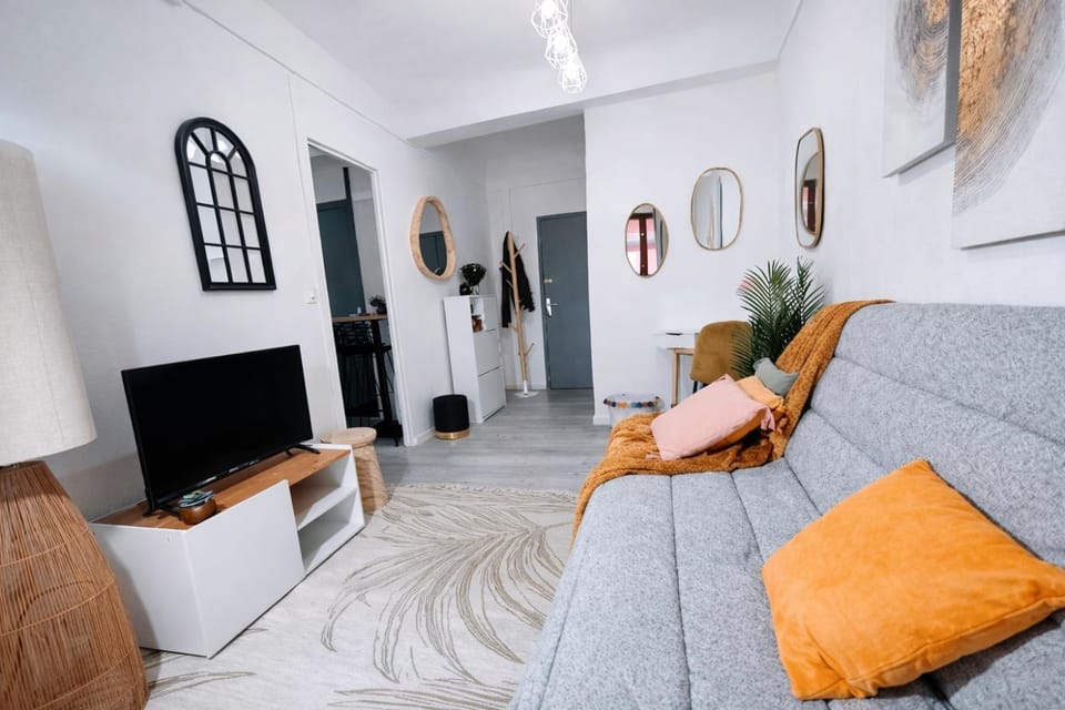 Communal lounge/ TV room, TV and multimedia, Living room, Seating area