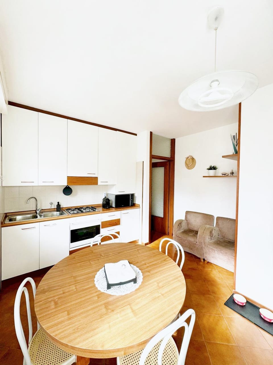 Night, Summer, Kitchen or kitchenette, Living room, Photo of the whole room, Seating area, Dining area, Food, minibar, pet friendly, stove, kitchen, kitchen