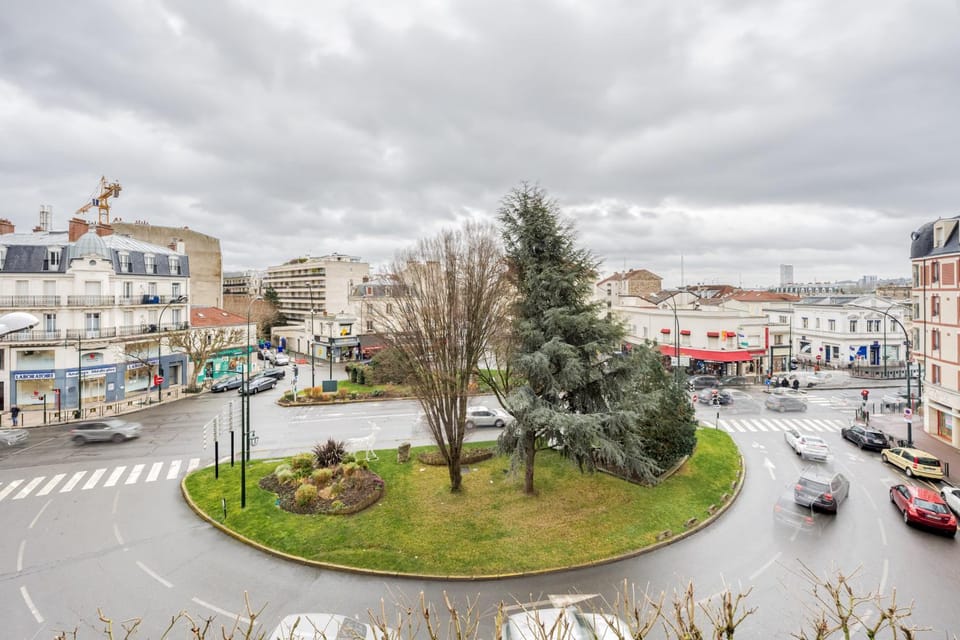 Neighbourhood, City view, Street view, Location