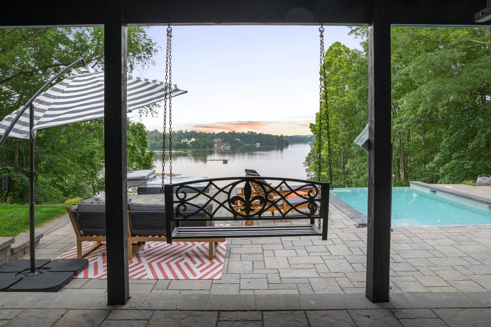 Secluded 3 Acre 5 BR Resort with Heated Private Lakeview Saltwater Infinity Pool, Hot Tub, Boat House, Sauna, and Game Room House in Shenandoah Valley