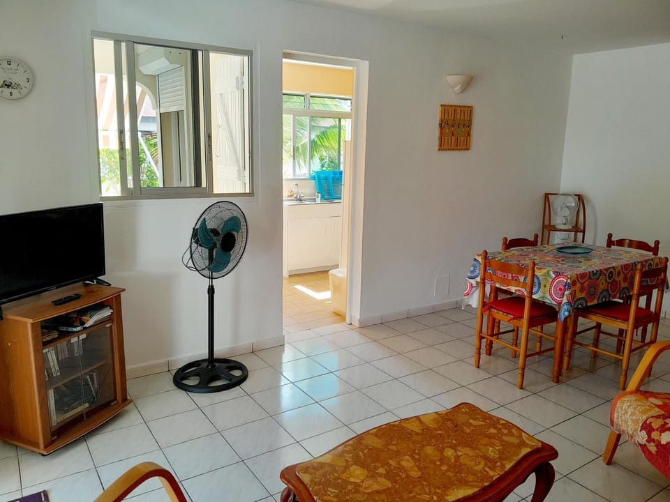 TV and multimedia, Living room, Dining area