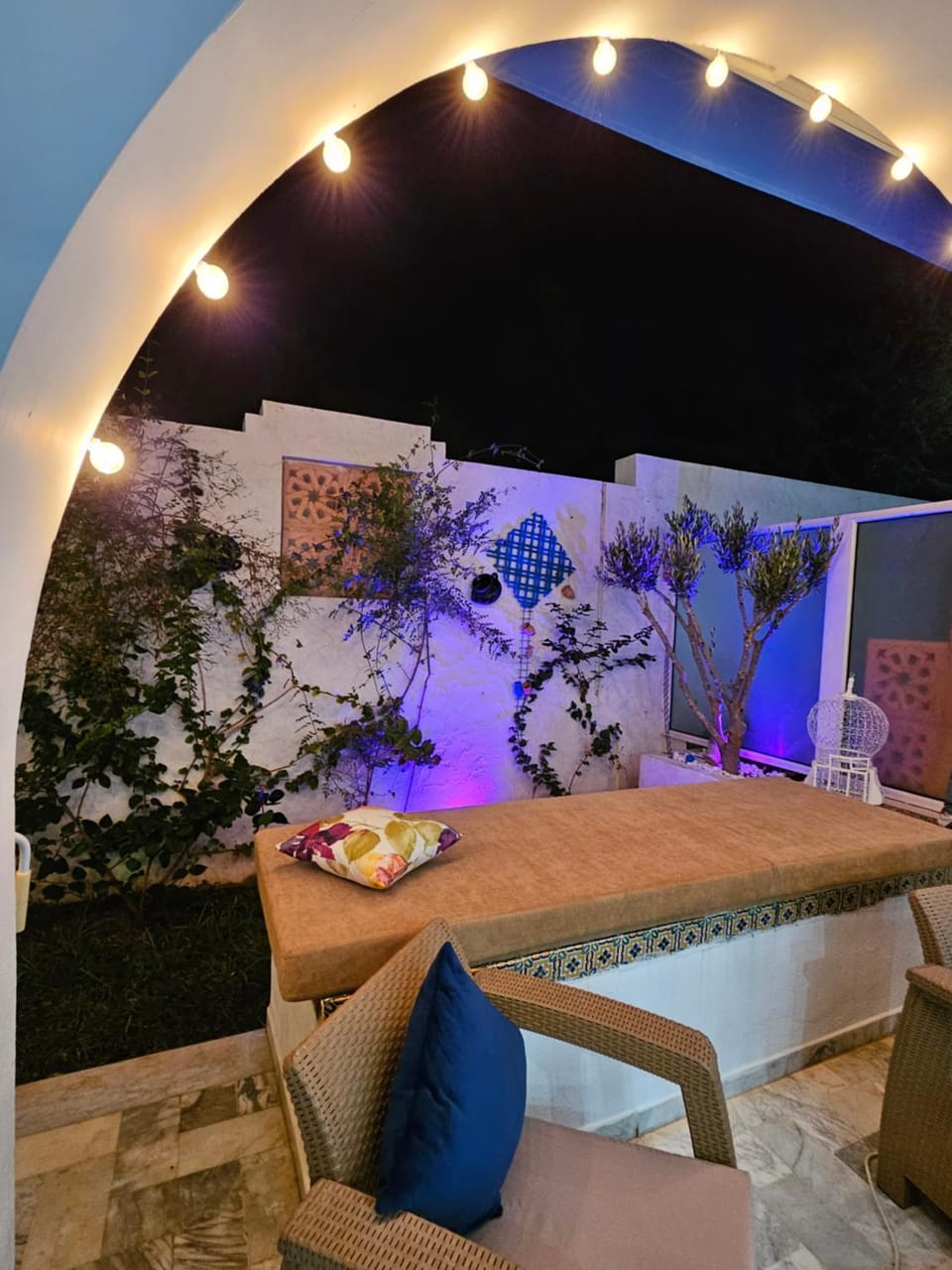 Garden, Garden, Seating area, Dining area