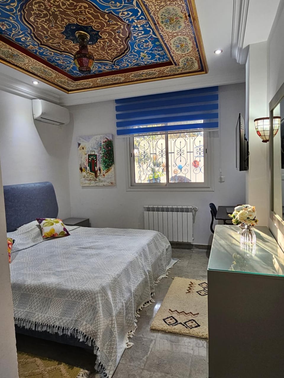 Bed, Photo of the whole room, Seating area