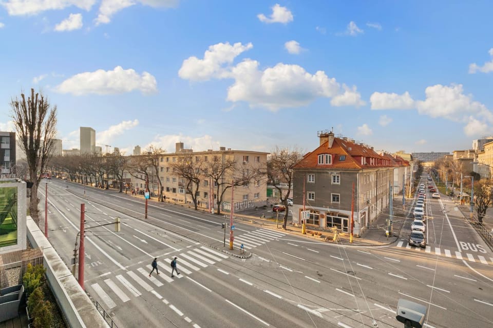 Day, Neighbourhood, City view, Street view, Location