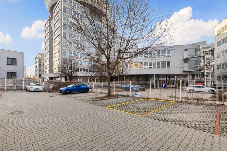 Property building, Day, Neighbourhood, Street view, Location, Parking