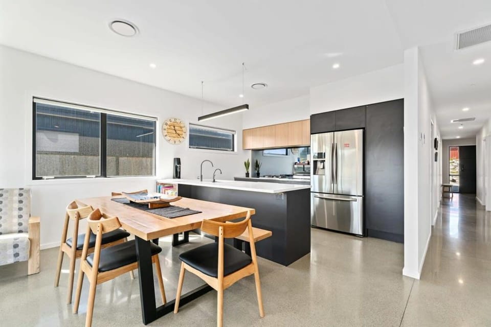 Views on Farrant House in Wanaka