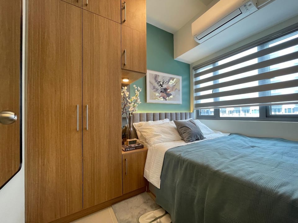 Photo of the whole room, Bedroom, wardrobe