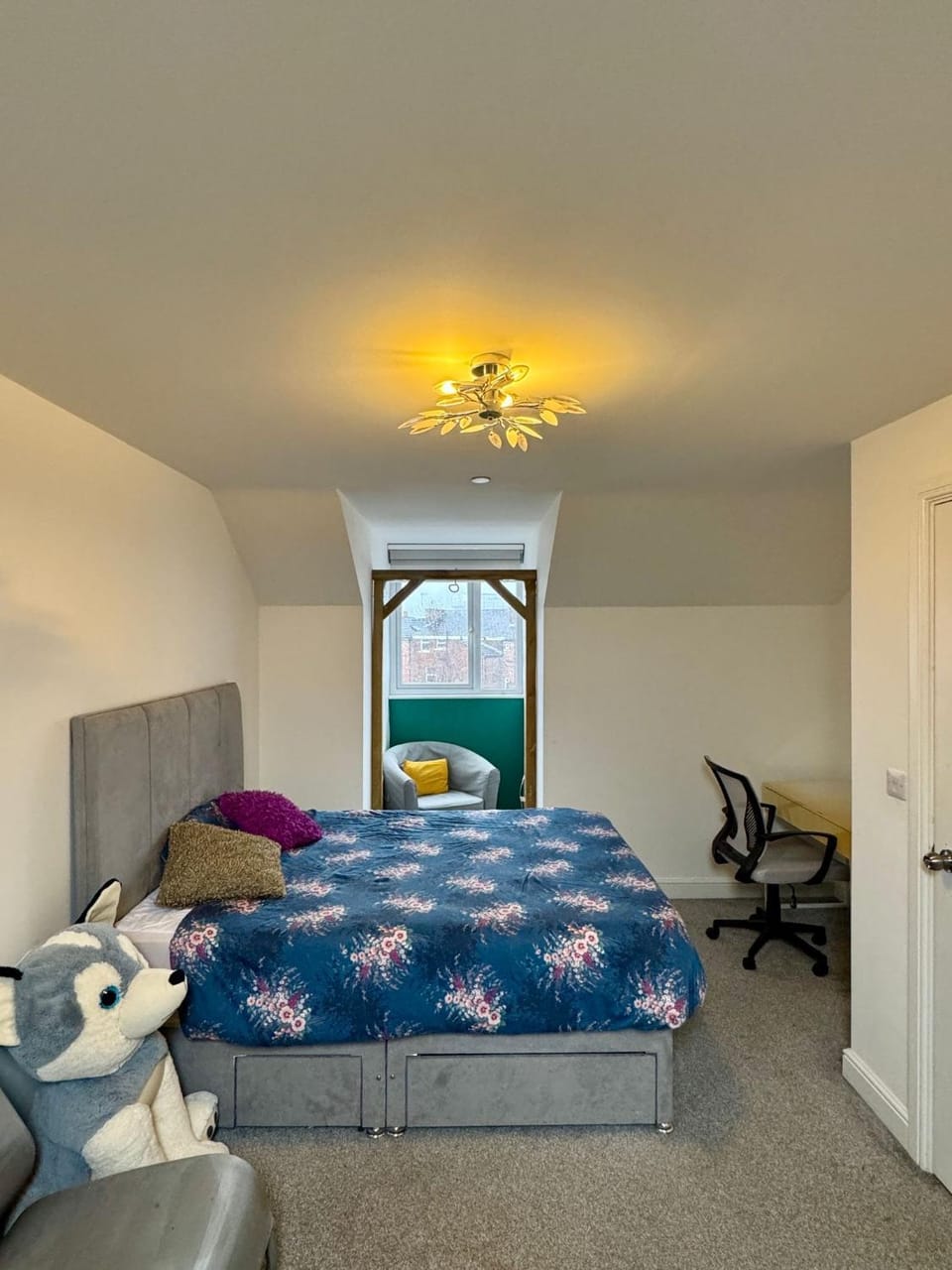 Bed, Photo of the whole room, Bedroom