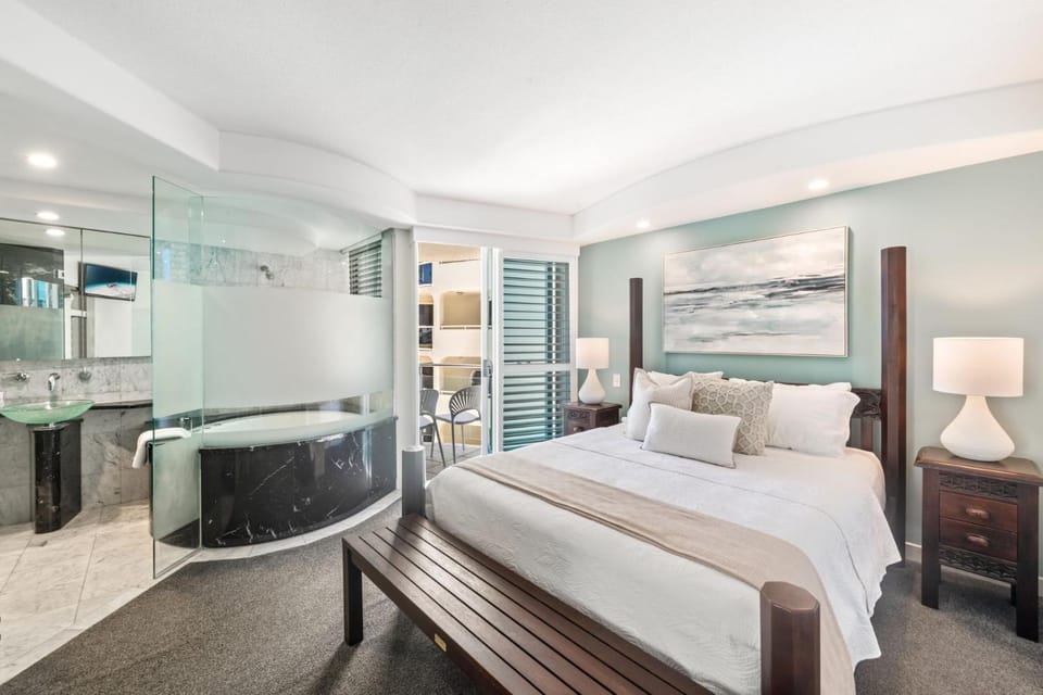 Bed, Bathroom, Photo of the whole room, Bedroom
