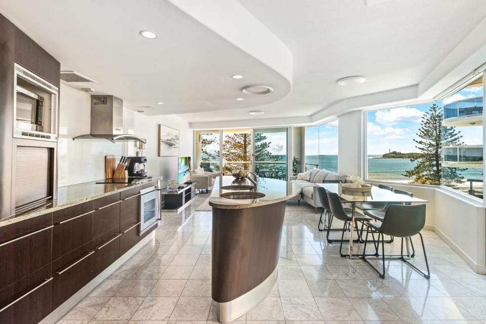 Kitchen or kitchenette, Living room, Seating area, Dining area, minibar, pet friendly, stove
