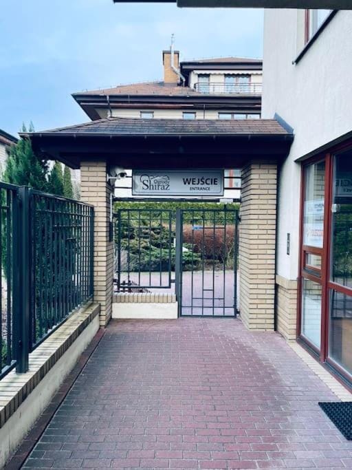 Shiraz Garden Studio Apartment in Warsaw