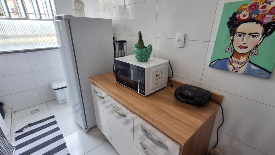 Kitchen or kitchenette, microwave, kitchen