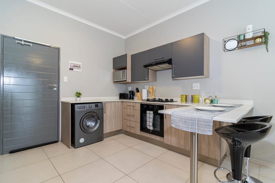 The Ace apartment @50 on lever(with backup power) Apartment in Gauteng