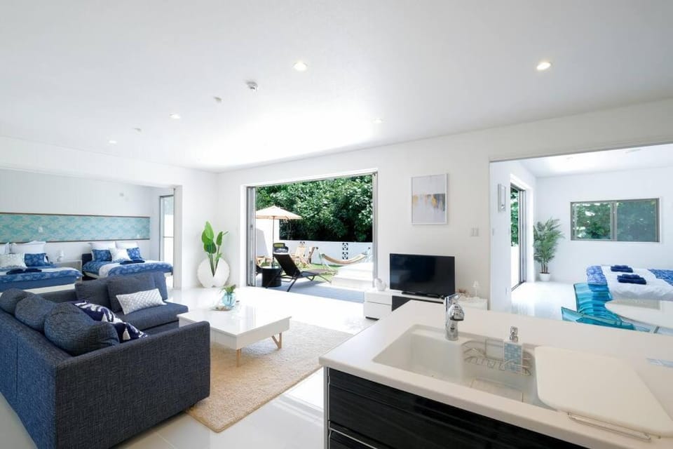 The KOURI 海まで30秒の絶景ヴィラ 星空ジャグジーとBBQ 最大10名 ペット可 Villa in Okinawa Prefecture