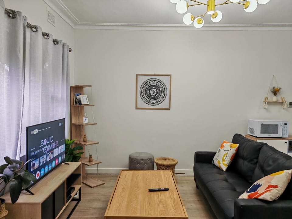 Communal lounge/ TV room, TV and multimedia, Living room, Seating area
