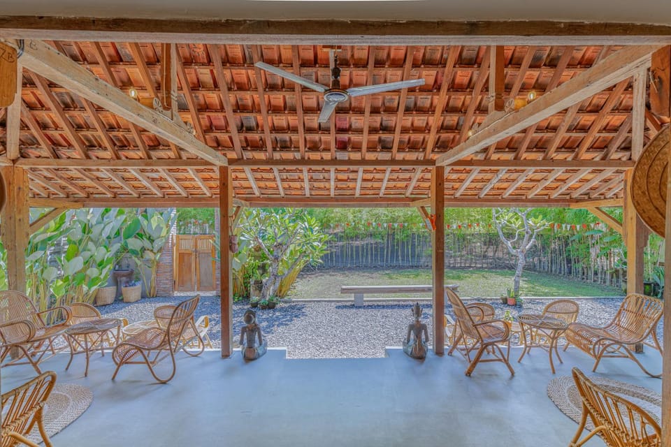 Patio, Day, Garden, View (from property/room), Balcony/Terrace, Living room, Seating area, Dining area, Garden view, Area and facilities