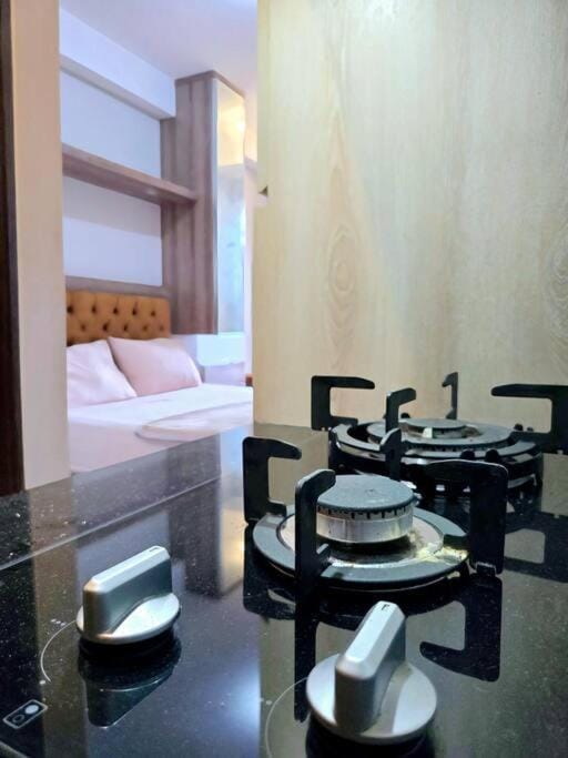 Apt Transpark Bintaro Studio with Pool by Damaresa Apartment in Jakarta