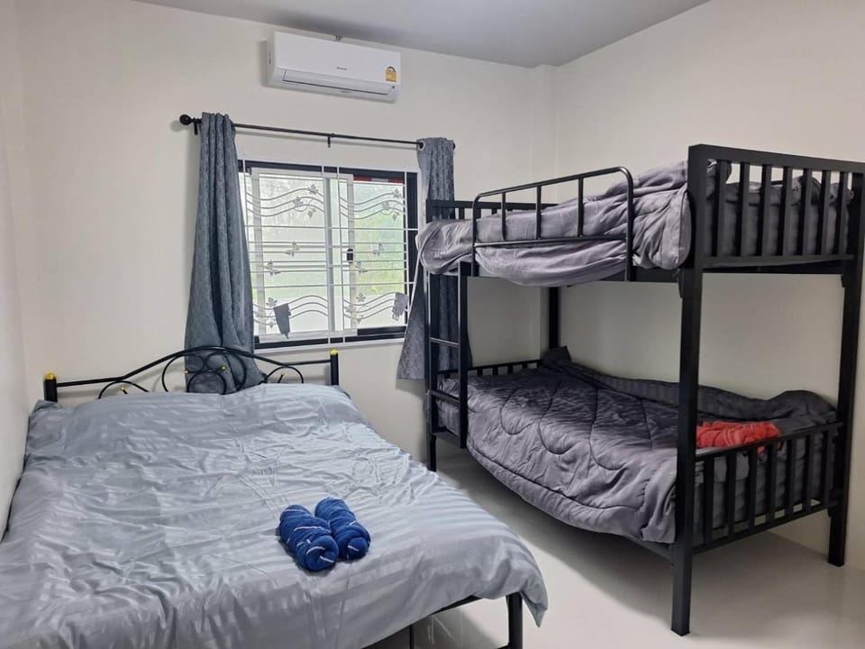Bed, Bedroom, towels, air conditioner