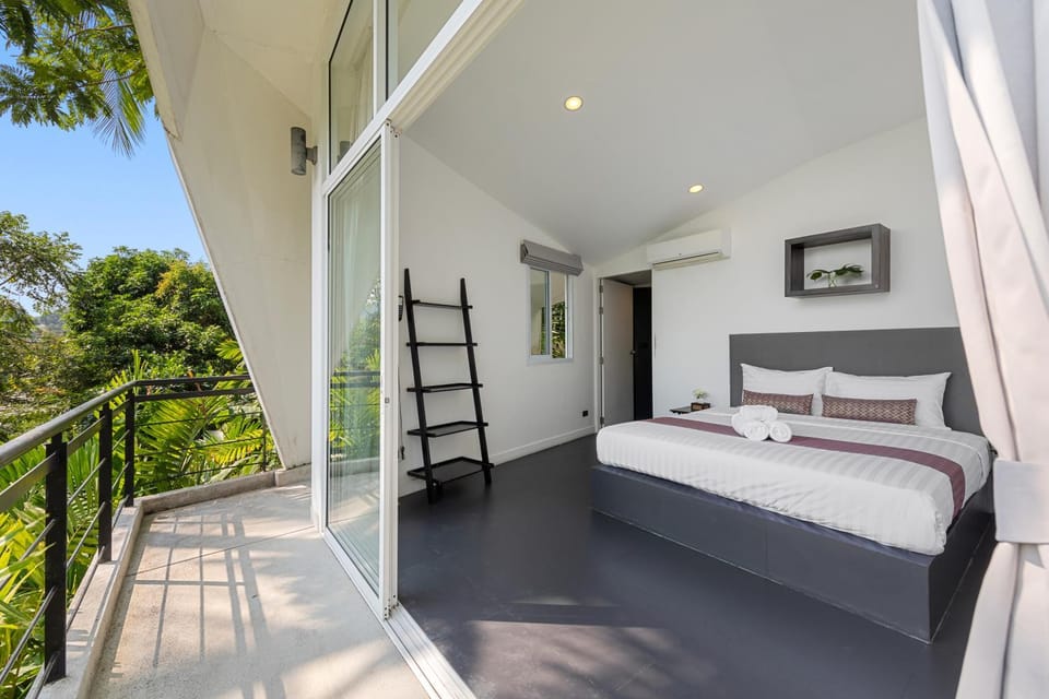 Patio, Bed, Day, View (from property/room), Balcony/Terrace, Photo of the whole room, Bedroom