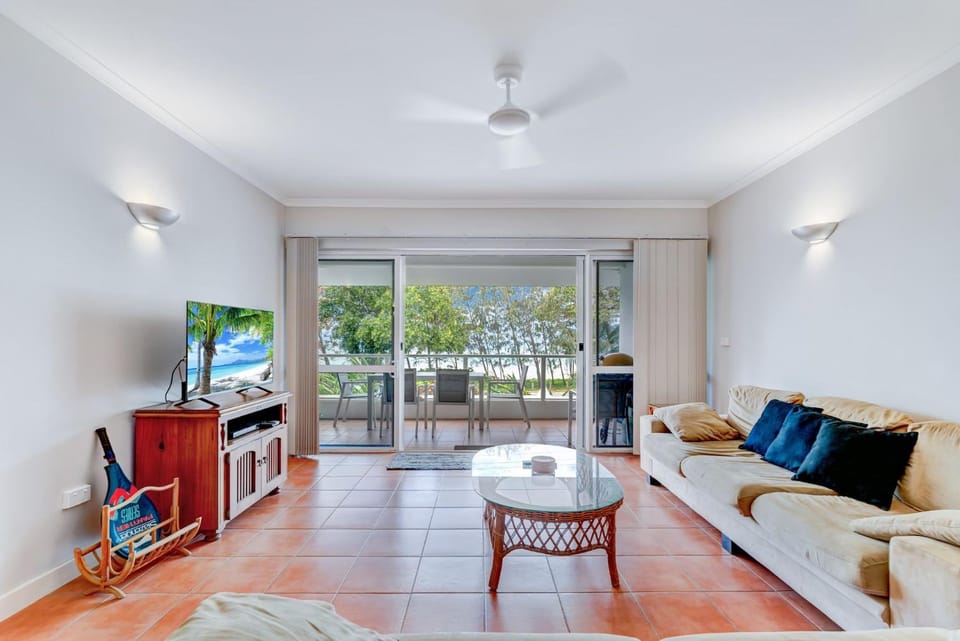Ulysses One Beachfront Escape 2 Bedroom Spacious House in Wongaling Beach