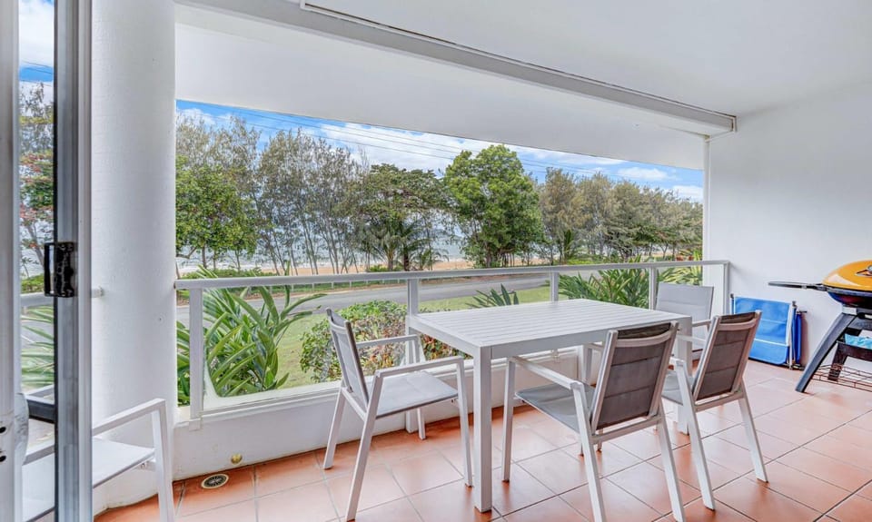 Ulysses One Beachfront Escape 2 Bedroom Spacious House in Wongaling Beach