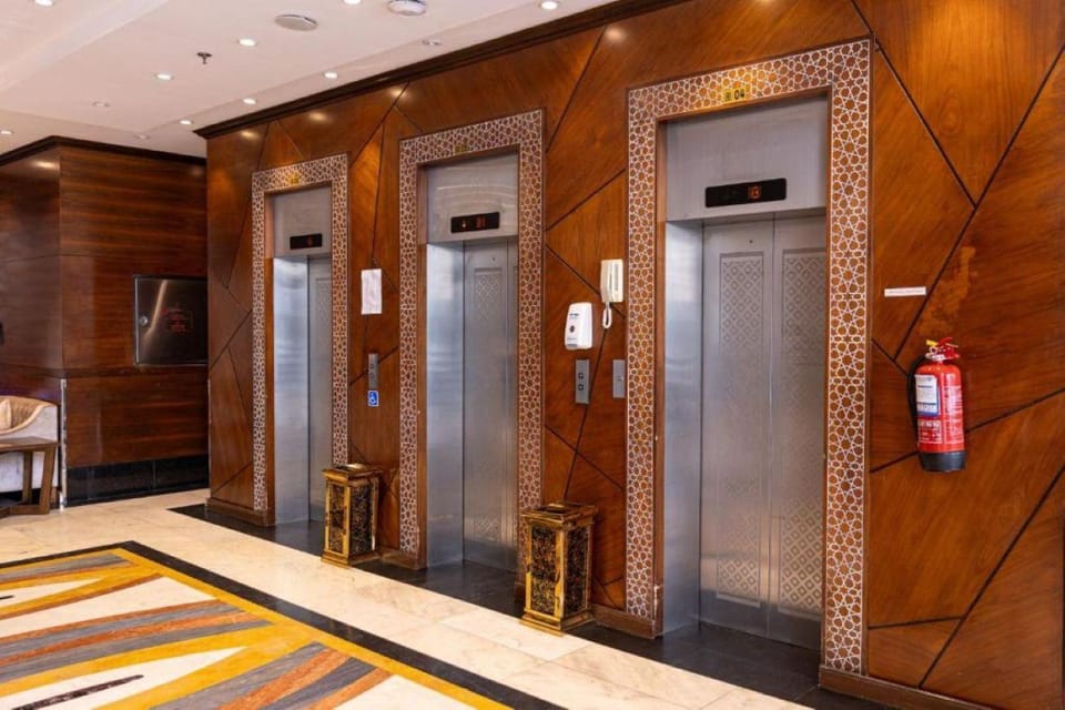 Lobby or reception, elevator