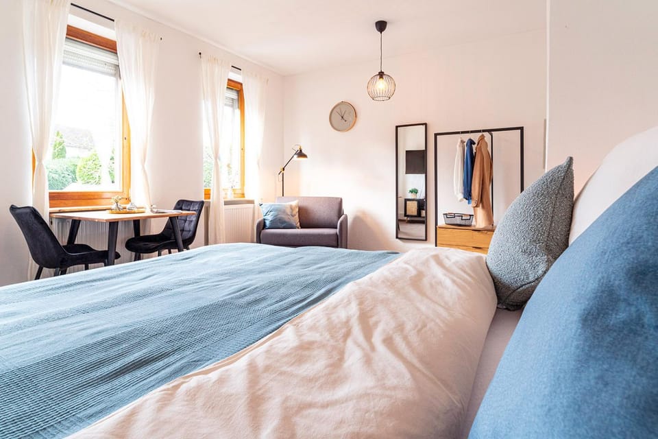 Photo of the whole room, Seating area, Bedroom