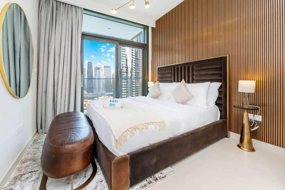 FAM Living - Modern 3 Beds+Maidroom Home in Downtown Burj view Apartment in Dubai