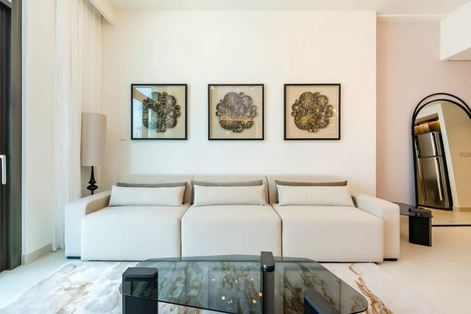 FAM Living - Modern 3 Beds+Maidroom Home in Downtown Burj view Apartment in Dubai