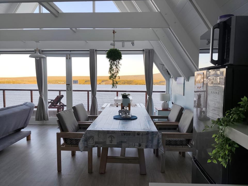 View (from property/room), Balcony/Terrace, Seating area, Dining area, River view