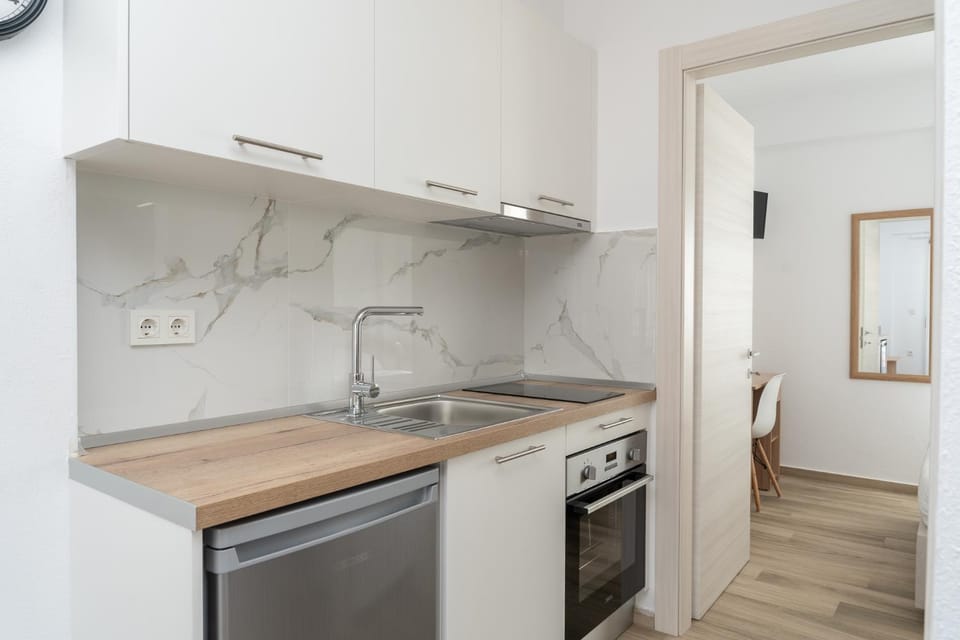 Kitchen or kitchenette, oven, stove