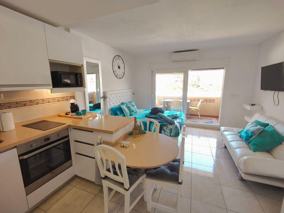 Kitchen or kitchenette, Living room, Photo of the whole room