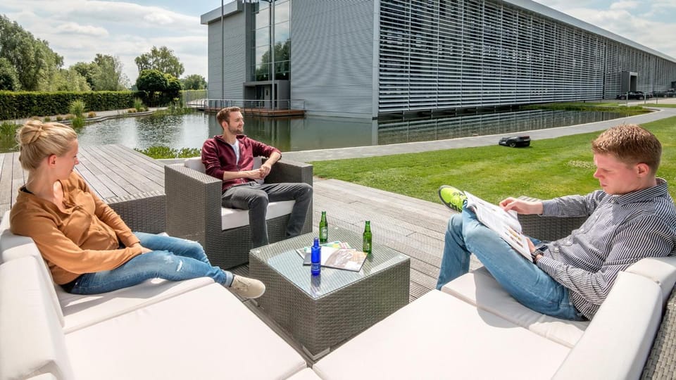 Spring, Day, Garden, Balcony/Terrace, Seating area