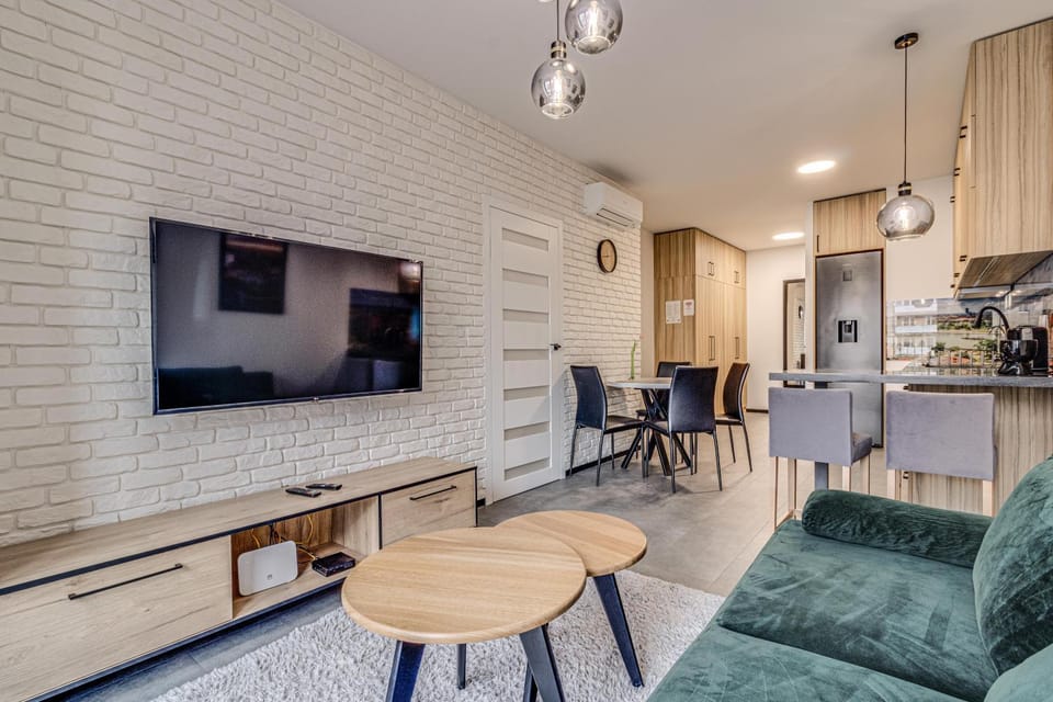 TV and multimedia, Kitchen or kitchenette, Living room