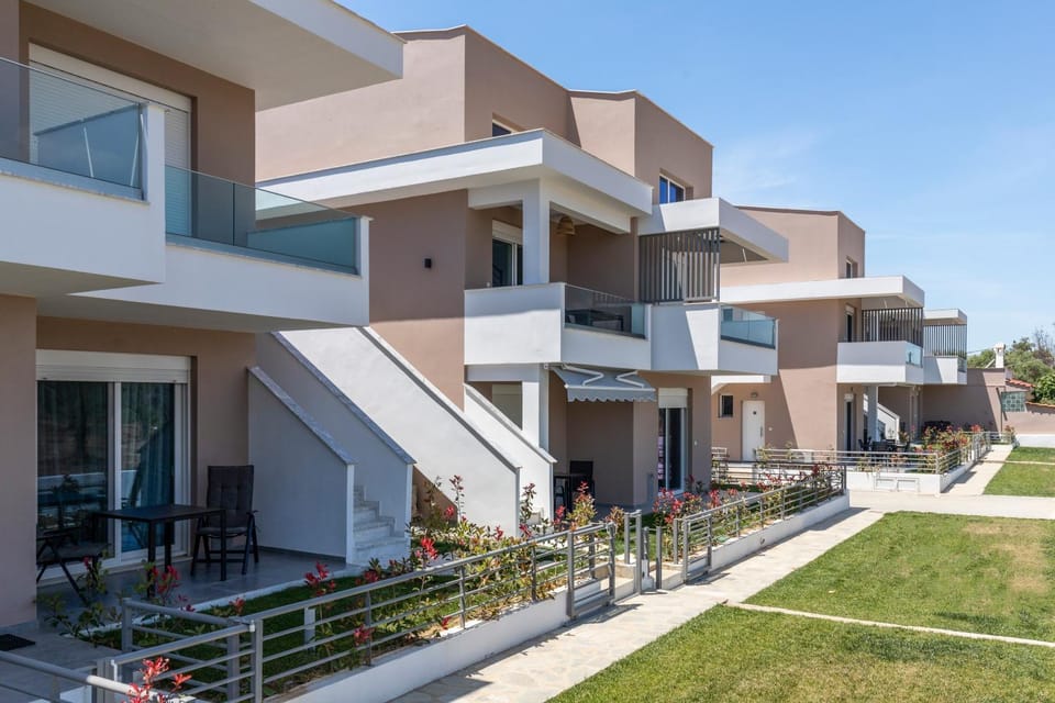 Property building, Balcony/Terrace, Balcony/Terrace