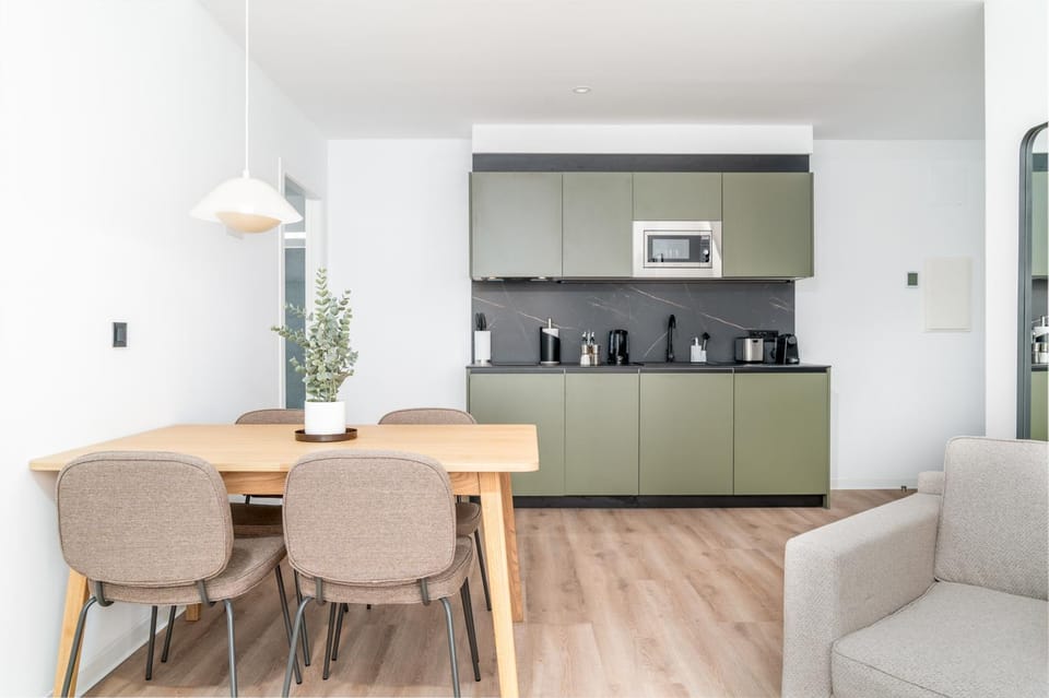 Coffee/tea facilities, Kitchen or kitchenette, Dining area